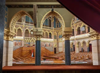 Billets pour le Parlement de Budapest : prix 2026 et lequel choisir Visiter intérieur Parlement Budapest Hongrie