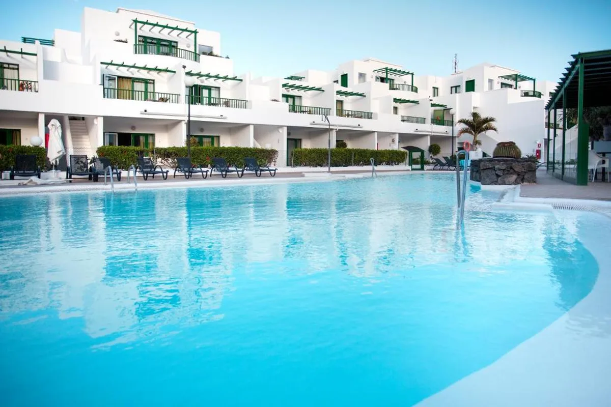 Apartamentos El Guarapo Costa Teguise Lanzarote apartamentos amplios con piscina