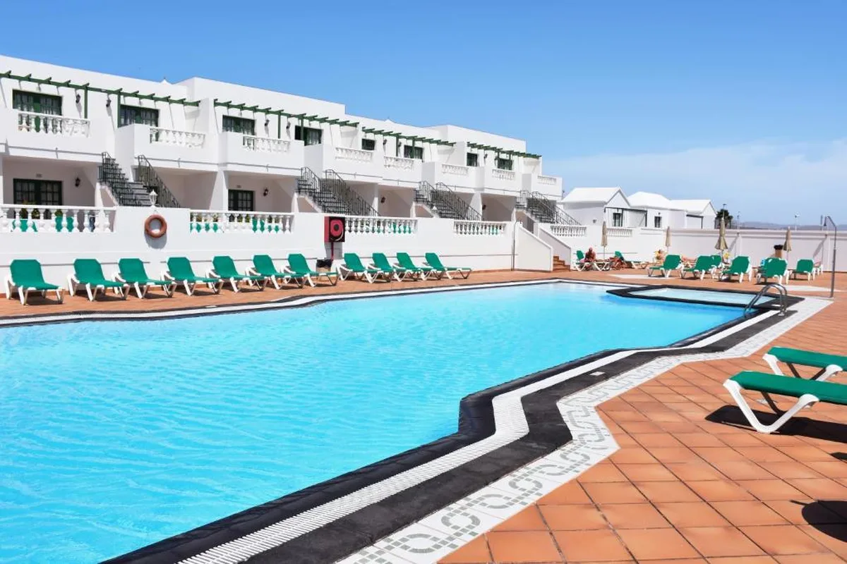 Apartamentos Tisalaya Puerto del Carmen Lanzarote residencial con piscina en pleno centro