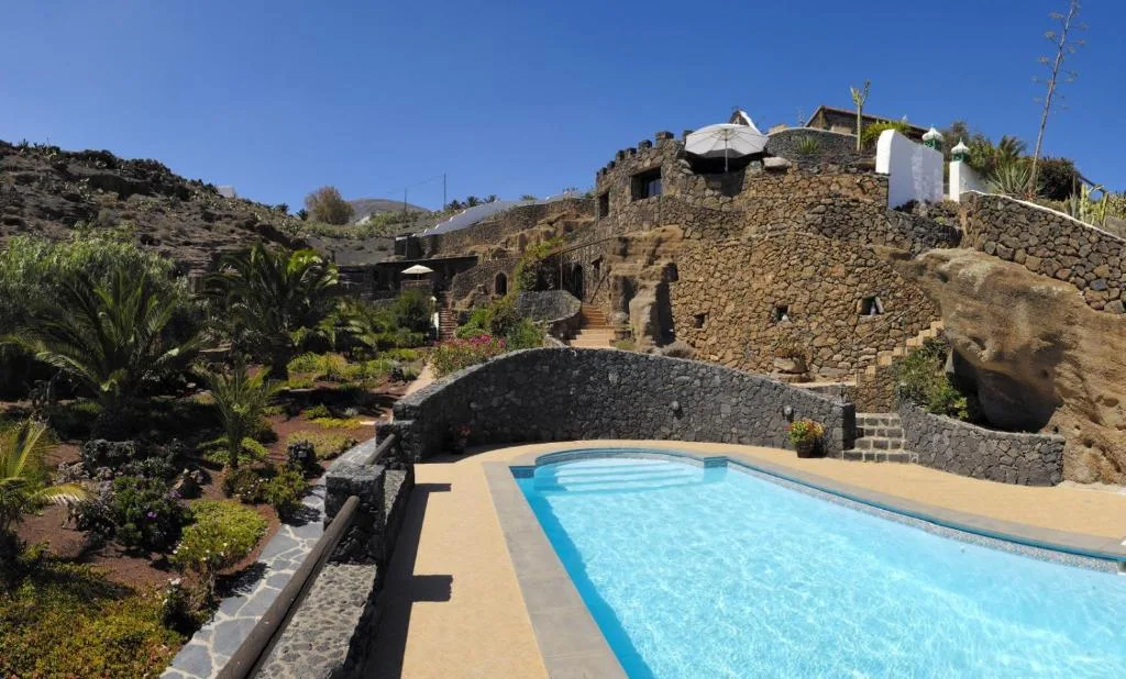 Castillo Lanzarote Villa Bentley Tías villa de lujo en una cueva volcánica