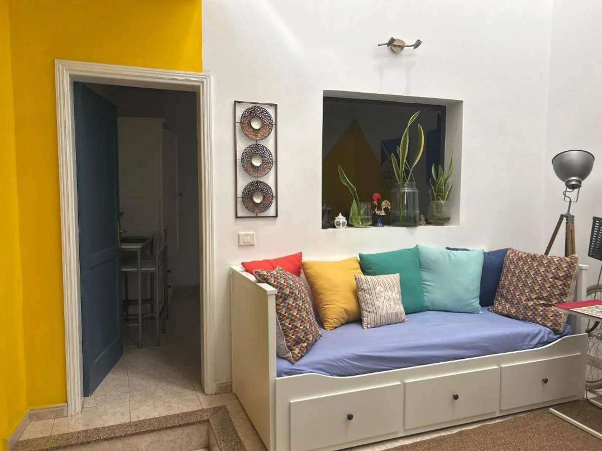 El Charco Rooms Arrecife Lanzarote casa de huéspedes decorada con gusto con cocina compartida y balcón