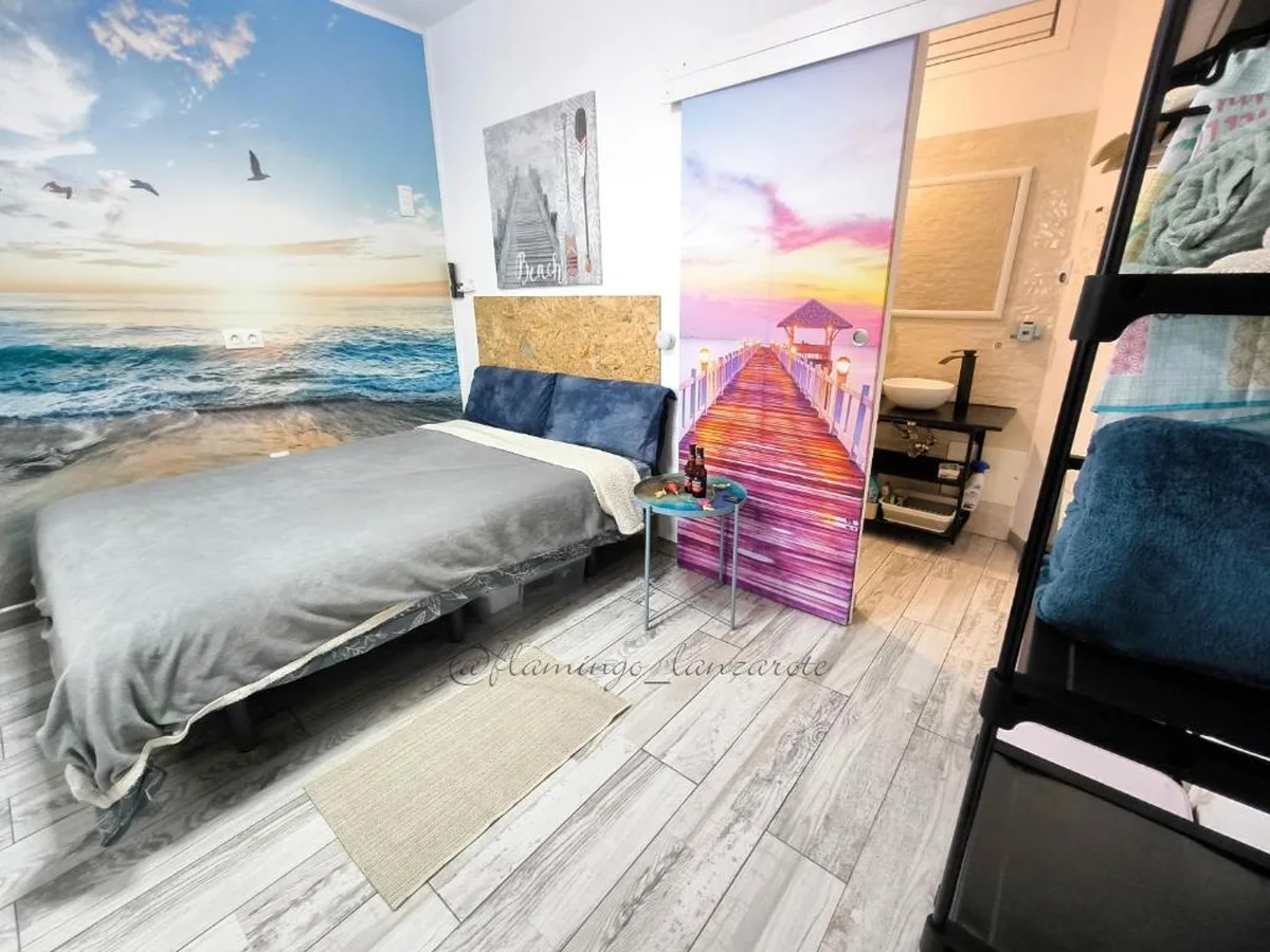 Habitación Flamingo Arrecife Lanzarote habitación con entrada y baño privados