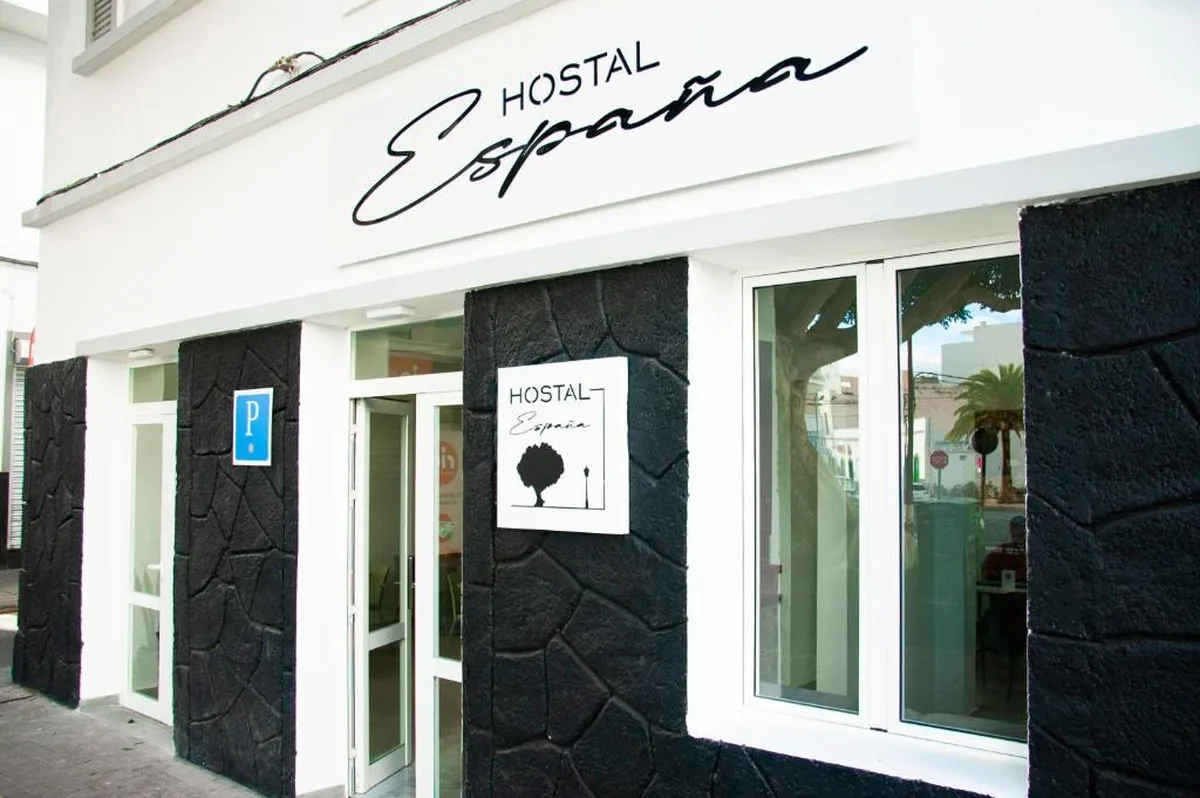 Hostal España Arrecife Lanzarote hotel sencillo y nuevo cerca del puerto y de la calle comercial
