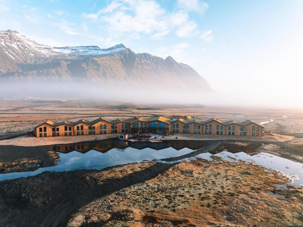 Hótel Jökulsárlón Glacier Lagoon Hotel en Islande, hôtel avec vue sur le glacier et bains à remous extérieurs, à 11 km de la lagune glaciaire de Jökulsárlón