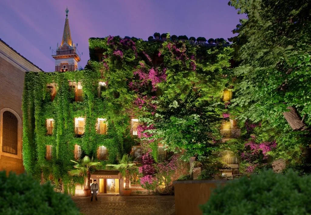 Hotel Raphael