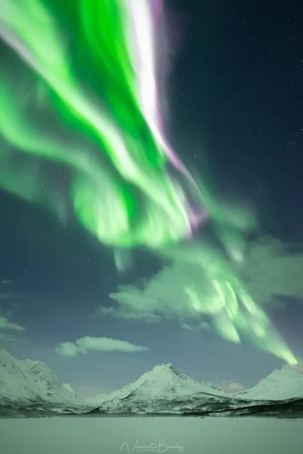 Auroras boreales sobre el lago Nakkevatnet cerca de Tromsø Auroras boreales sobre el lago Nakkevatnet cerca de Tromsø