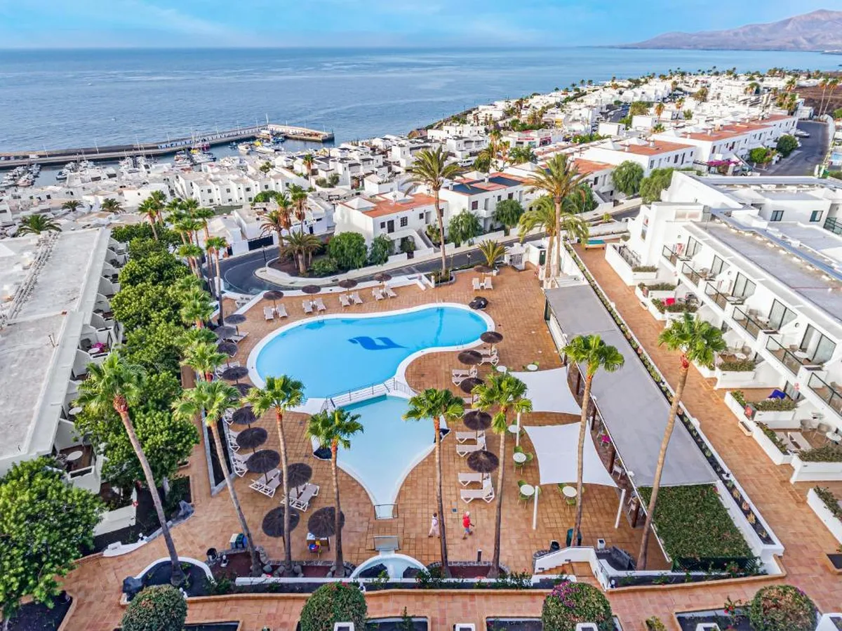 Hotel THB Flora en Puerto del Carmen, Lanzarote: hotel familiar con splash park y habitaciones con balcón