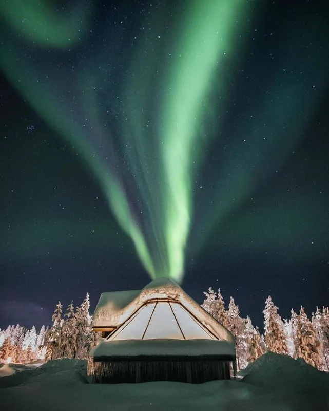 Northern Lights Village Levi Finnisch-Lappland Hütte mit Glasdach für Nordlichter vom Bett aus