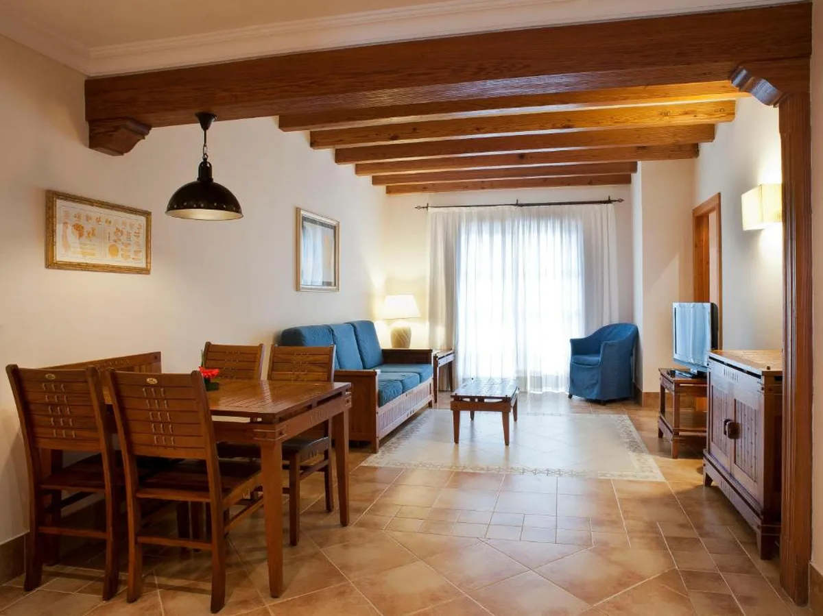 Princesa Yaiza Suite Hotel Resort en Playa Blanca, Lanzarote: resort familiar con seis piscinas frente a la playa