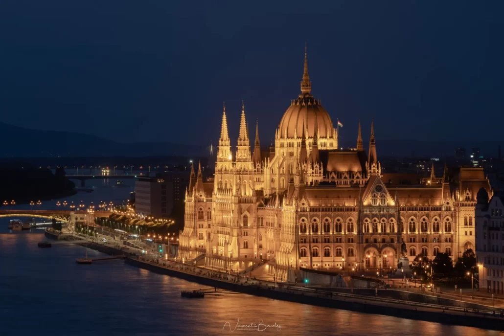Parlamento húngaro Budapest noche visitar