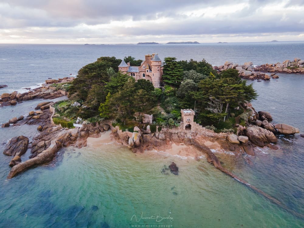 chateau de costaeres côte de granit rose