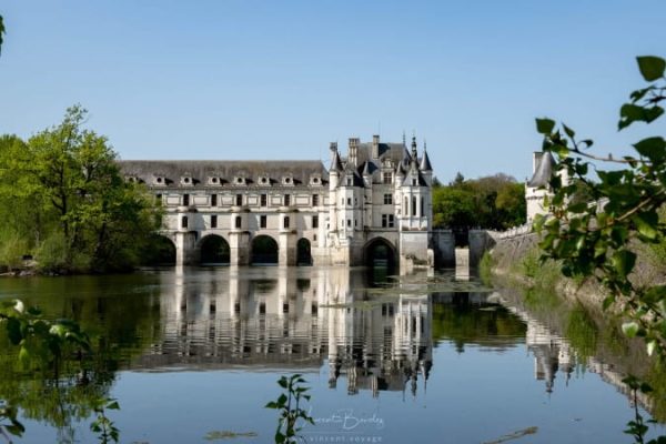 château de Chenonceau et réflexion dans le Cher