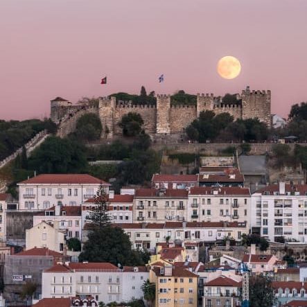 coucher de soleil lisbonne portugal miradouro chateau lune | Blog vincent Voyage